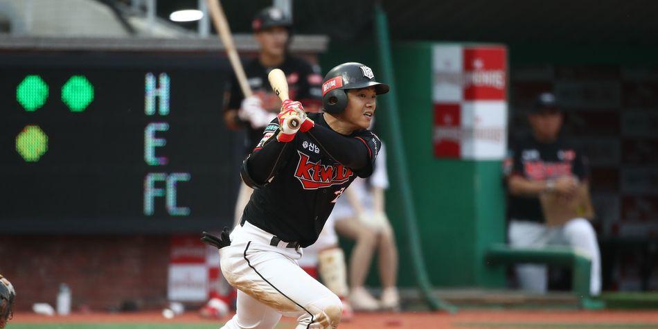 [KBO 뉴스] '준PO 진행 중' KT, 외야수 조용호 등 11명의 선수 방출