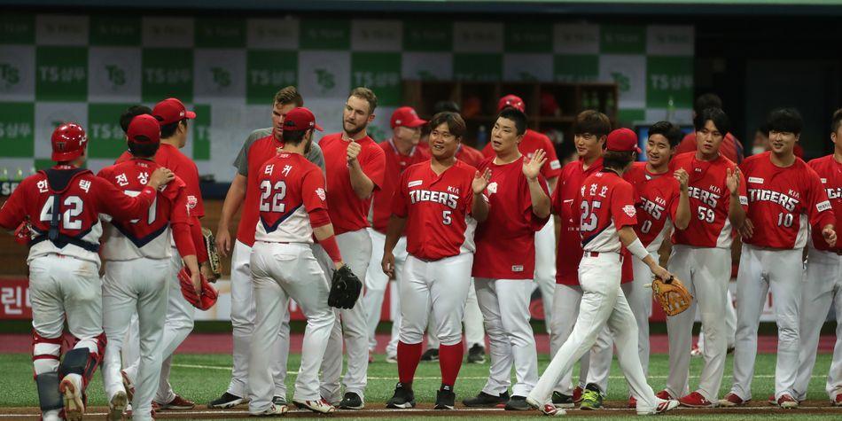 [KBO 뉴스] '매직넘버 소멸' 기아, 7년 만에 정규리그 정상...한국시리즈 직행